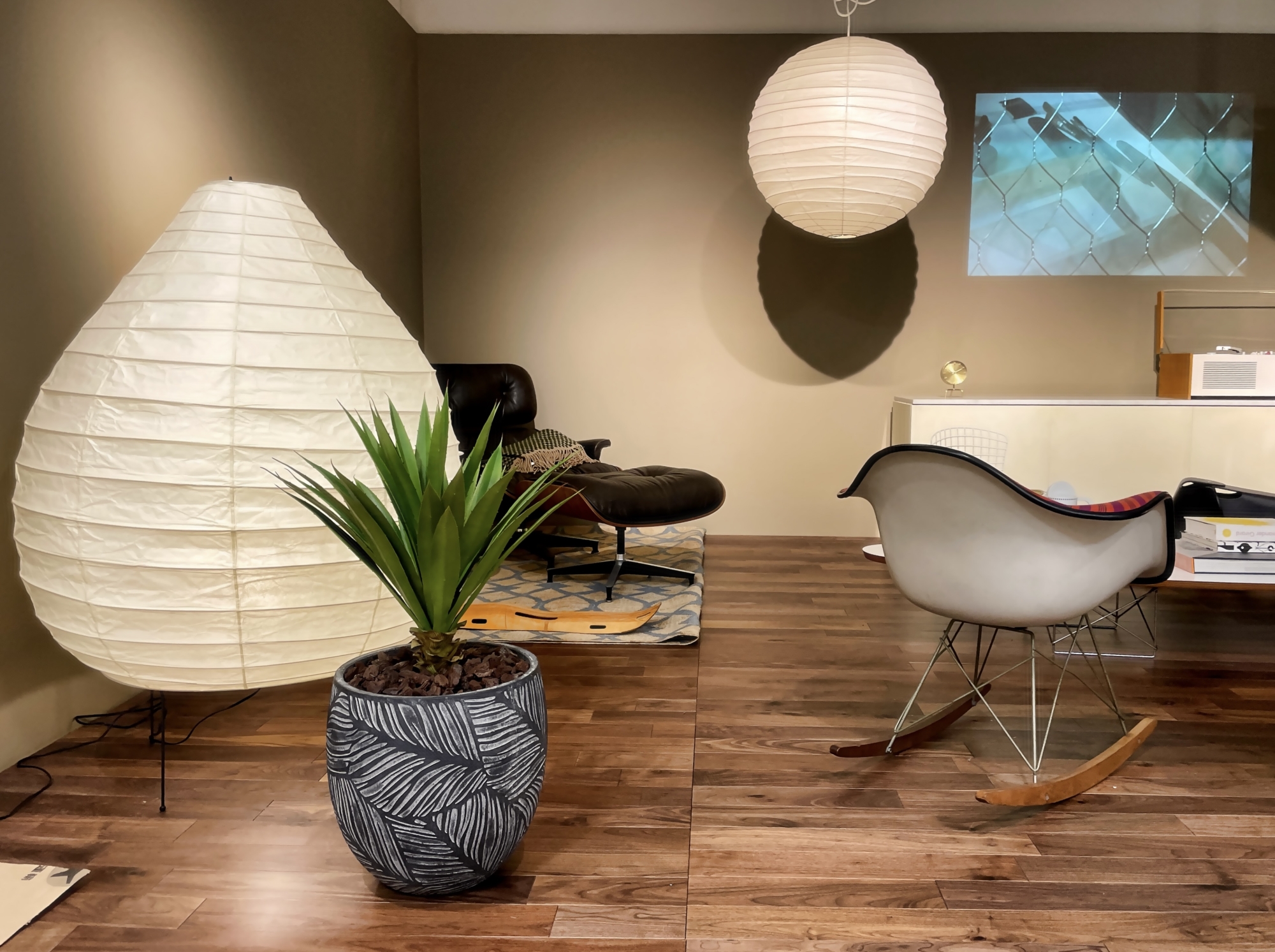 椅子とめぐる２０世紀のデザイン展