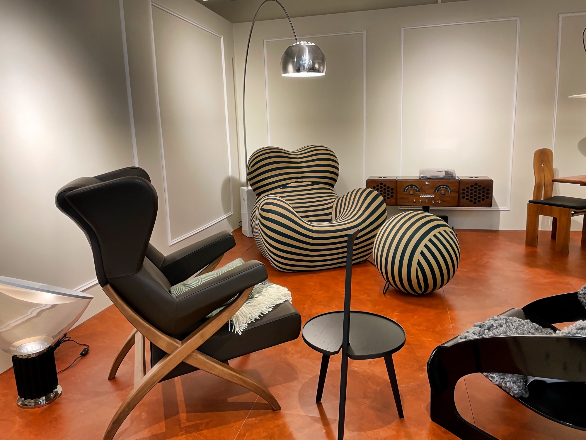 椅子とめぐる２０世紀のデザイン展